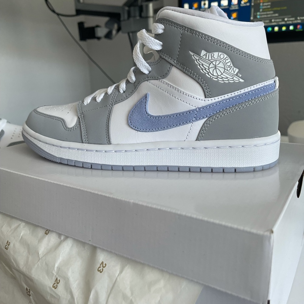 Authentic new Jordan 1 light grey/white high top